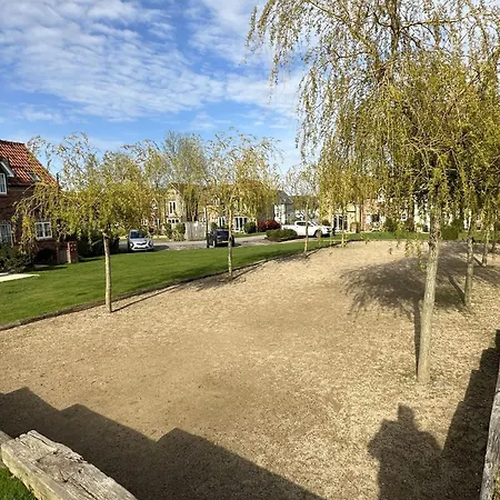 The Cosy Retreat - Part Of The The Bay Village With Pool, Gym And Direct Access, Pub, Restaurant, Tennis And Meadows Walks Holiday home