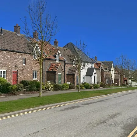 The Cosy Retreat - Part Of The The Bay Village With Pool, Gym And Direct Access, Pub, Restaurant, Tennis And Meadows Walks * Filey